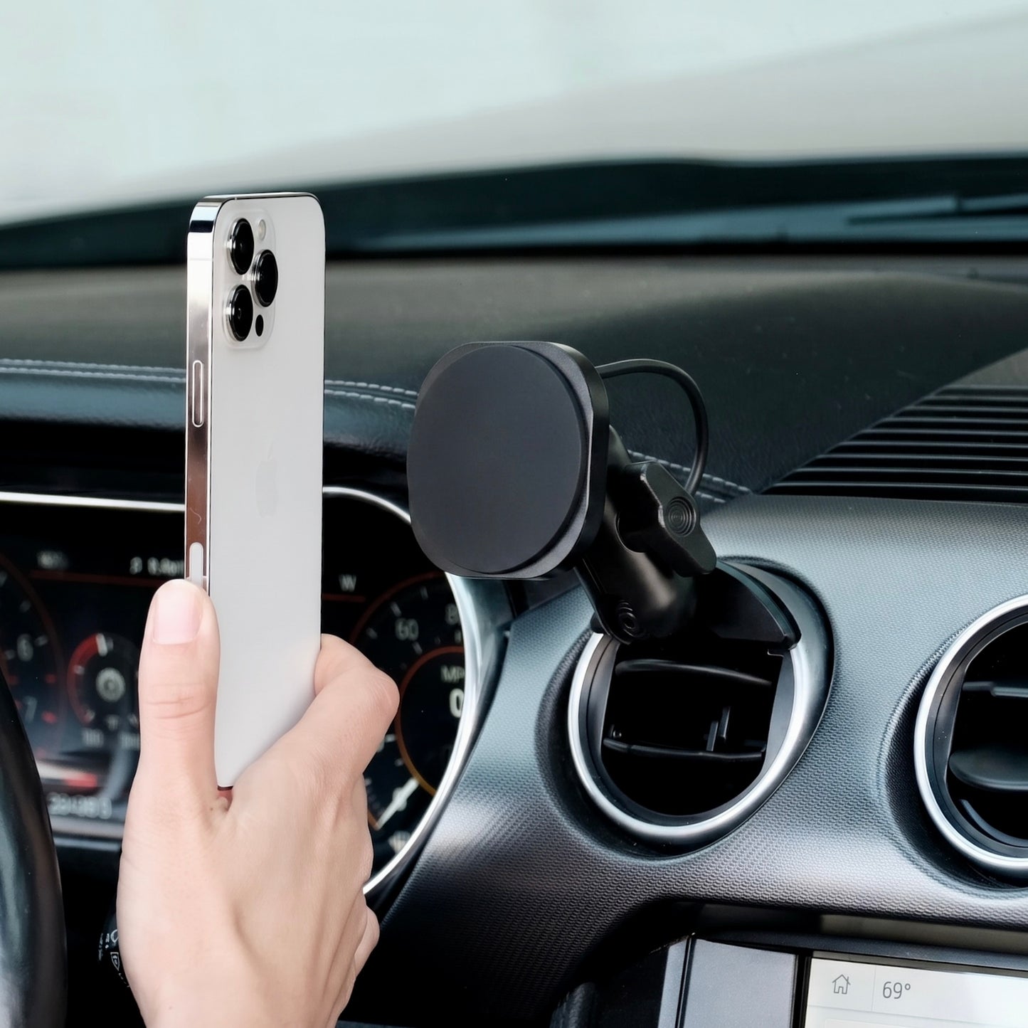 Ford Mustang 2015-2023 MagSafe-compatible Phone Mount