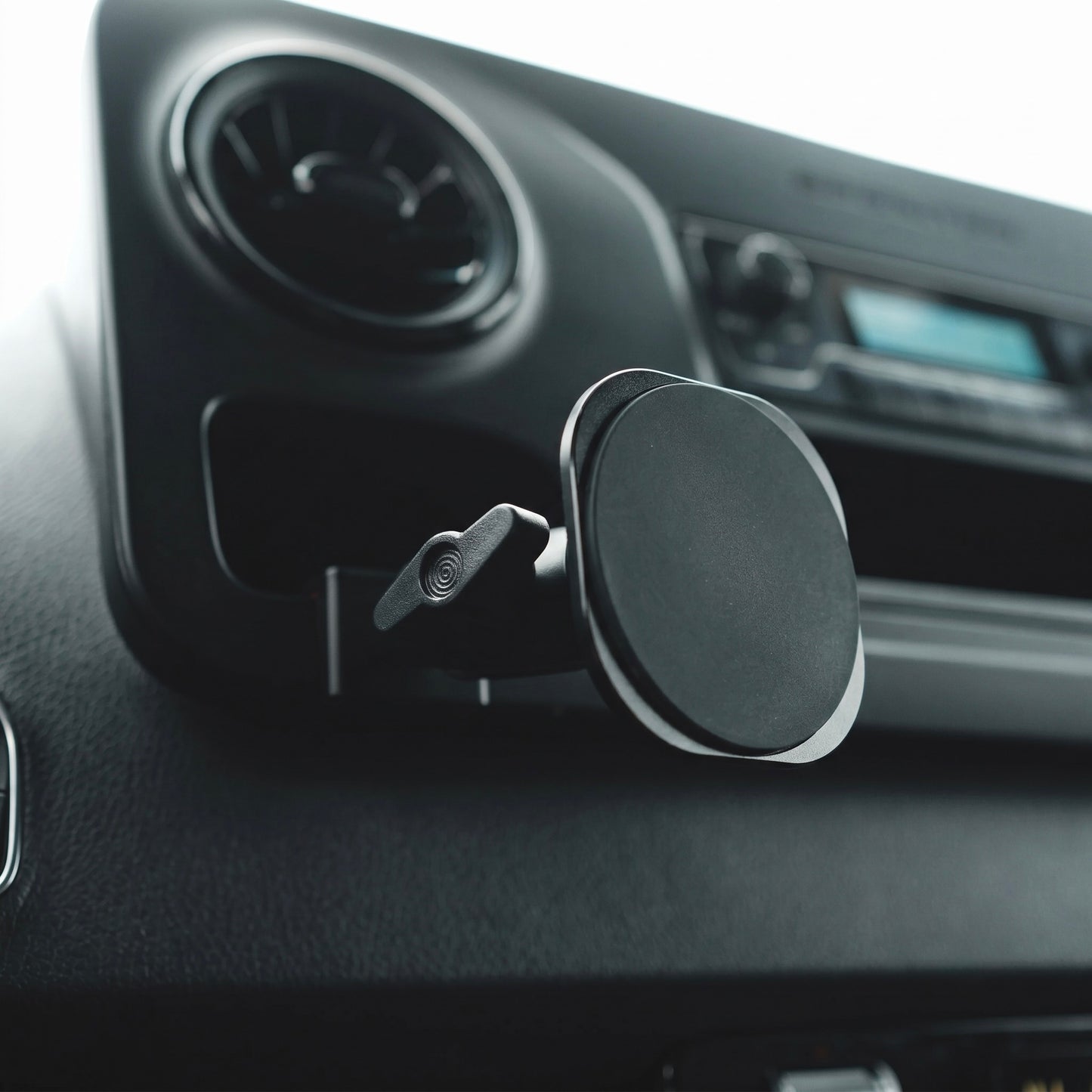 Mercedes-Benz Sprinter 2019-2026 MagSafe-compatible Phone Mount