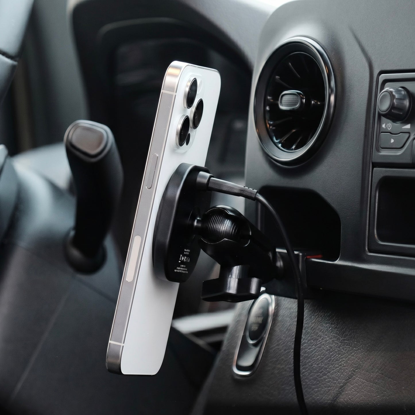Mercedes-Benz Sprinter 2019-2026 MagSafe-compatible Phone Mount